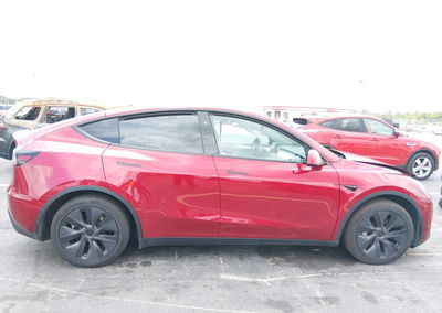 2025 Tesla Model Y Long Range Dual Motor Rear-wheel Drive, daño Lateral izquierdo, Iaai lote 45114954, foto 12 de 15