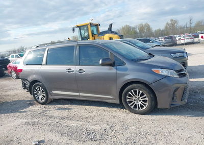 2019 Toyota Sienna Xle 8 Passenger, daño Frontal izquierdo, Iaai lote 44804596, foto 14 de 17