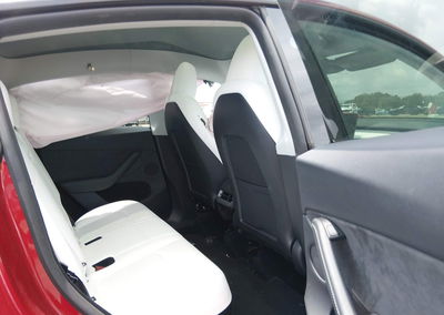2025 Tesla Model Y Long Range Dual Motor Rear-wheel Drive, daño Lateral izquierdo, Iaai lote 45114954, foto 8 de 15