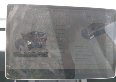 2025 Tesla Model Y Long Range Dual Motor Rear-wheel Drive, daño Lateral izquierdo, Iaai lote 45114954, foto 7 de 15
