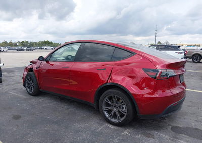 2025 Tesla Model Y Long Range Dual Motor Rear-wheel Drive, daño Lateral izquierdo, Iaai lote 45114954, foto 6 de 15