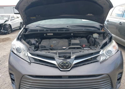 2019 Toyota Sienna Xle 8 Passenger, daño Frontal izquierdo, Iaai lote 44804596, foto 10 de 17