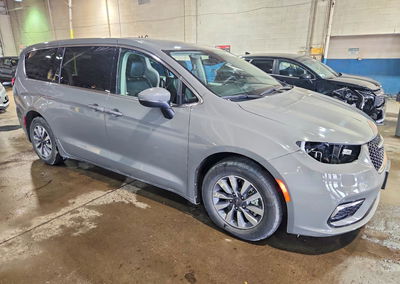 2023 Chrysler Pacifica Hybrid Touring L, Front End damage, Copart lot 58366926, photo 4 of 14
