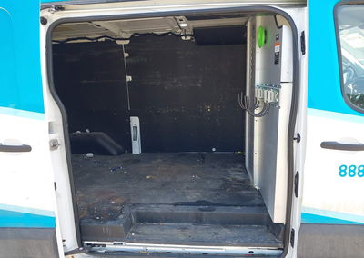 2024 Ford Transit-250, daño Trasero, Iaai lote 44581392, foto 8 de 16