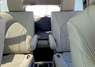 2026 Toyota Grand Highlander Hybrid Limited, пошкодження: Задня частина, Copart лот 59070326, фото 10 з 16