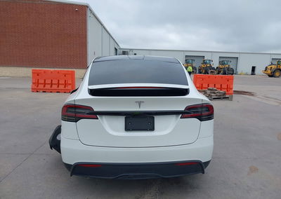 2022 Tesla Model X Dual Motor All-wheel Drive, daño Trasero izquierdo, Iaai lote 45162272, foto 15 de 17