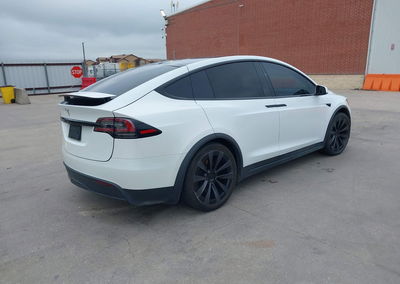 2022 Tesla Model X Dual Motor All-wheel Drive, daño Trasero izquierdo, Iaai lote 45162272, foto 4 de 17
