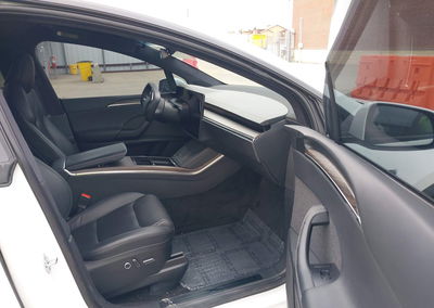 2022 Tesla Model X Dual Motor All-wheel Drive, daño Trasero izquierdo, Iaai lote 45162272, foto 5 de 17