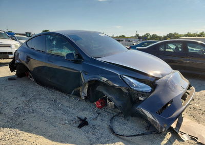 2024 Tesla Model Y, uszkodzenie: Całe nadwozie, Copart lot 58248356, zdjęcie 4 z 12