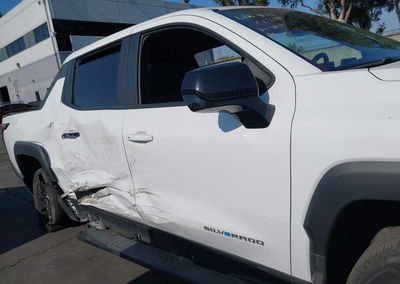 2024 Chevrolet Silverado Ev Work Truck, daño Trasero izquierdo, Iaai lote 45172643, foto 13 de 20