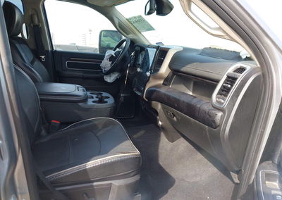 2024 Ram 2500 Laramie  4x4 6'4 Box, daño Lateral derecho, Iaai lote 43300662, foto 5 de 17