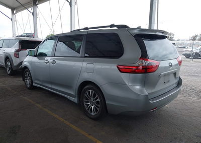 2020 Toyota Sienna Xle, daño Frontal, Iaai lote 45467413, foto 3 de 17