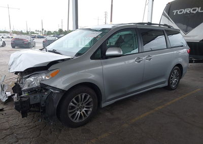 2020 Toyota Sienna Xle, daño Frontal, Iaai lote 45467413, foto 2 de 17