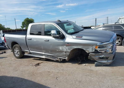 2024 Ram 2500 Laramie  4x4 6'4 Box, daño Lateral derecho, Iaai lote 43300662, foto 14 de 17