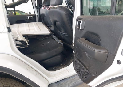 2019 Jeep Wrangler Unlimited Sahara 4x4, daño Volcadura, Iaai lote 45531240, foto 8 de 16