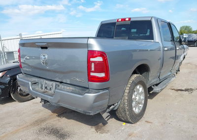 2024 Ram 2500 Laramie  4x4 6'4 Box, daño Lateral derecho, Iaai lote 43300662, foto 4 de 17