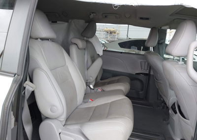 2020 Toyota Sienna Xle, daño Frontal, Iaai lote 45467413, foto 8 de 17