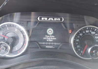 2024 Ram 2500 Laramie  4x4 6'4 Box, daño Lateral derecho, Iaai lote 43300662, foto 7 de 17