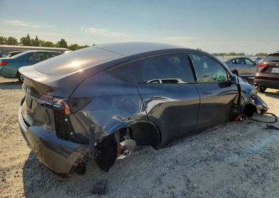 2024 Tesla Model Y, uszkodzenie: Całe nadwozie, Copart lot 58248356, zdjęcie 3 z 12