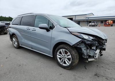 2022 Toyota Sienna Xle, пошкодження: Передня частина, Copart лот 62096415, фото 4 з 14
