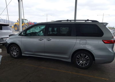 2020 Toyota Sienna Xle, daño Frontal, Iaai lote 45467413, foto 15 de 17