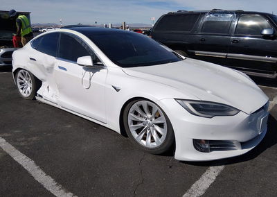 2020 Tesla Model S Long Range Dual Motor All-wheel Drive/long Range Plus Dual Motor All-wheel Drive, uszkodzenie: Prawy