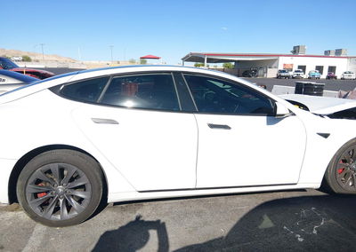 2020 Tesla Model S Performance Dual Motor All-wheel Drive, daño Frontal, Iaai lote 45554873, foto 13 de 20