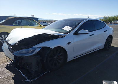 2020 Tesla Model S Performance Dual Motor All-wheel Drive, daño Frontal, Iaai lote 45554873, foto 2 de 20