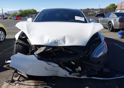 2020 Tesla Model S Performance Dual Motor All-wheel Drive, daño Frontal, Iaai lote 45554873, foto 12 de 20