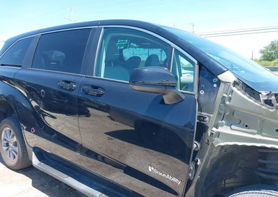 2024 Toyota Sienna Le, uszkodzenie: Przód, Iaai lot 45154270, zdjęcie 14 z 17