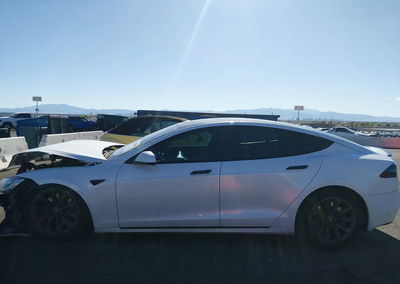 2020 Tesla Model S Performance Dual Motor All-wheel Drive, daño Frontal, Iaai lote 45554873, foto 14 de 20