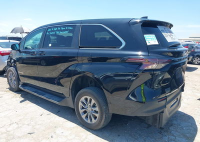 2024 Toyota Sienna Le, uszkodzenie: Przód, Iaai lot 45154270, zdjęcie 3 z 17