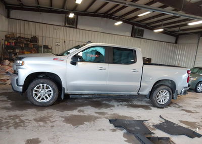 2021 Chevrolet Silverado 1500 4wd  Short Bed Rst, daño Frontal, Iaai lote 45396780, foto 14 de 16