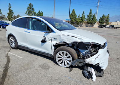 2020 Tesla Model X, daño Frontal, Copart lote 57692036, foto 4 de 15