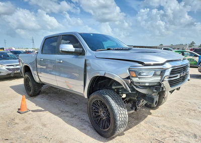 2021 Ram 1500 Laramie, daño Frontal, Copart lote 61560946, foto 4 de 12