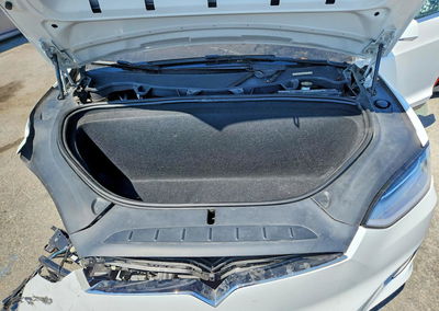 2020 Tesla Model X, daño Frontal, Copart lote 57692036, foto 12 de 15