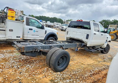 2020 Chevrolet Silverado Medium Duty, Front End damage, Copart lot 54526546, photo 3 of 14