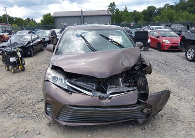2020 Toyota Sienna Xle Premium, daño Frontal, Iaai lote 45339811, foto 13 de 20