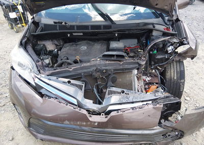 2020 Toyota Sienna Xle Premium, daño Frontal, Iaai lote 45339811, foto 10 de 20