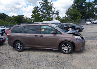 2020 Toyota Sienna Xle Premium, daño Frontal, Iaai lote 45339811, foto 14 de 20