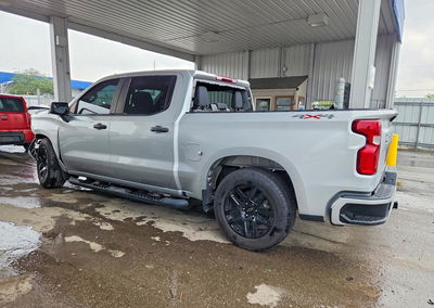 2021 Chevrolet Silverado K1500 Custom, daño Frontal, Copart lote 61665536, foto 2 de 13