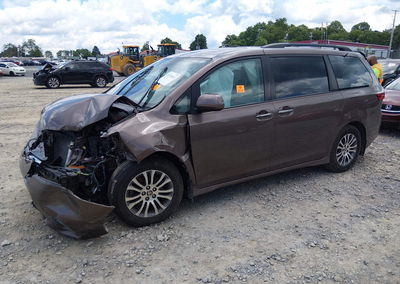 2020 Toyota Sienna Xle Premium, daño Frontal, Iaai lote 45339811, foto 2 de 20