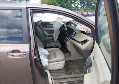 2020 Toyota Sienna Xle Premium, daño Frontal, Iaai lote 45339811, foto 5 de 20