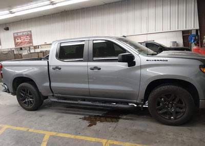 2024 Chevrolet Silverado 1500 2wd  Short Bed Custom, daño Frontal, Iaai lote 45089099, foto 13 de 16
