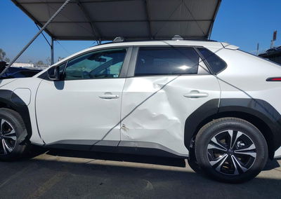 2025 Toyota Bz4x Xle, daño Frontal izquierdo, Iaai lote 45339205, foto 14 de 18