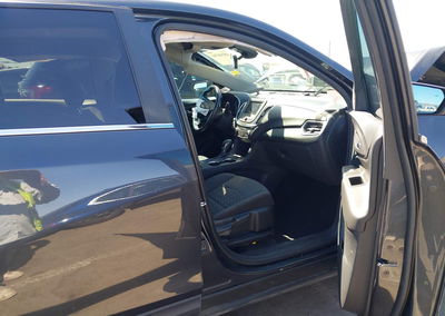 2022 Chevrolet Equinox Fwd Lt, Front & Rear damage, Iaai lot 45340761, photo 5 of 15