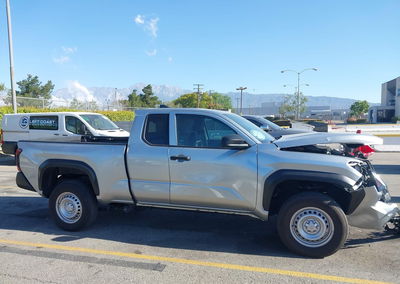 2025 Toyota Tacoma Sr, daño Frontal, Iaai lote 45146034, foto 14 de 17