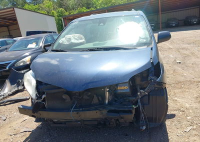 2019 Toyota Sienna Xle 8 Passenger, daño Frontal, Iaai lote 44853513, foto 11 de 15