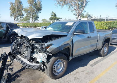 2025 Toyota Tacoma Sr, daño Frontal, Iaai lote 45146034, foto 2 de 17