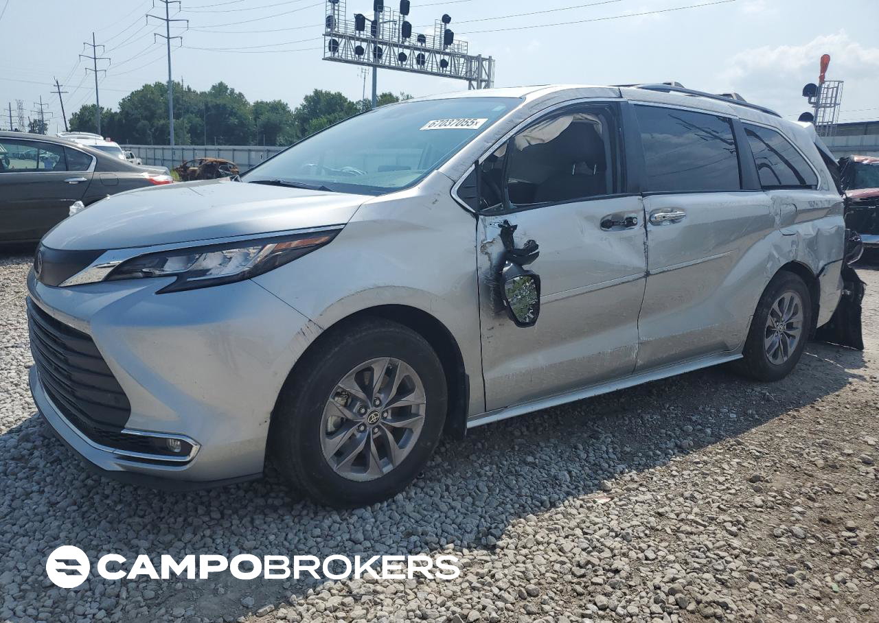 2023 Toyota Sienna Xle, Rear End damage, Copart lot 67037055
